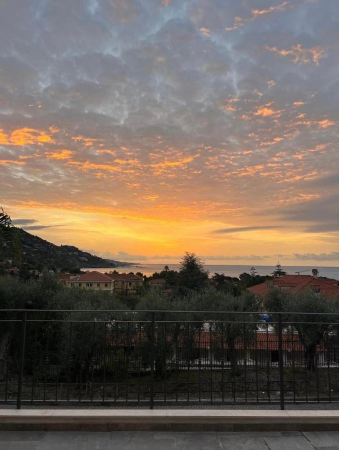 Apartmán Corso Montecarlo Ventimiglia Exteriér fotografie